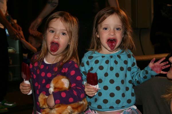 A photo of Martie twins.